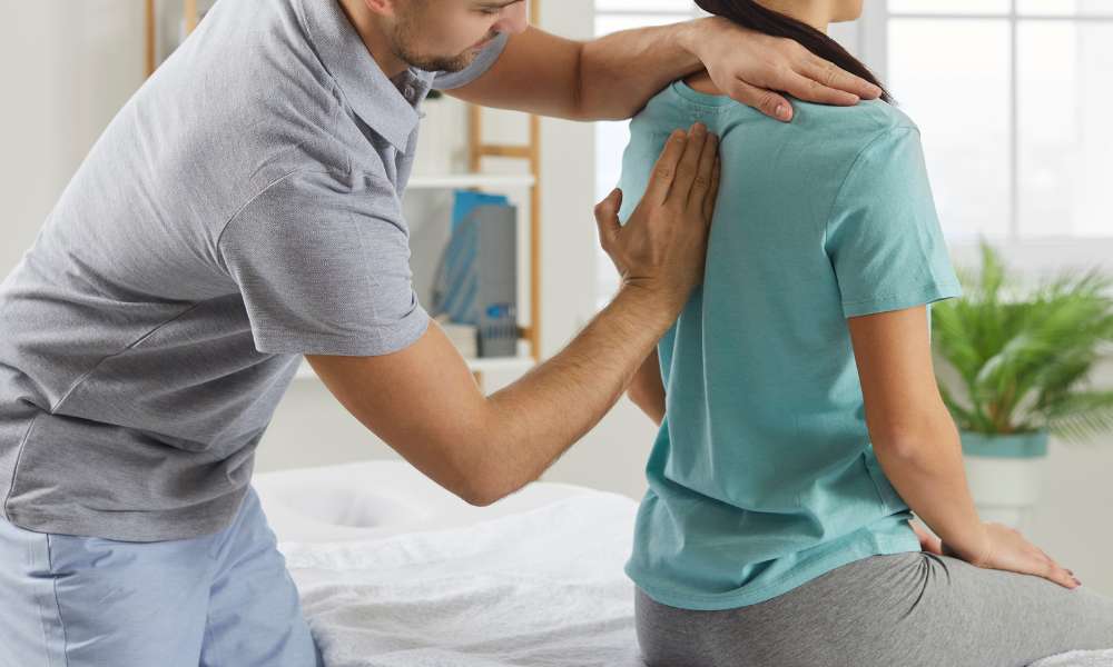 Chiropractor (Back In Motion Group) or Physical Therapist: Exploring Treatment Options