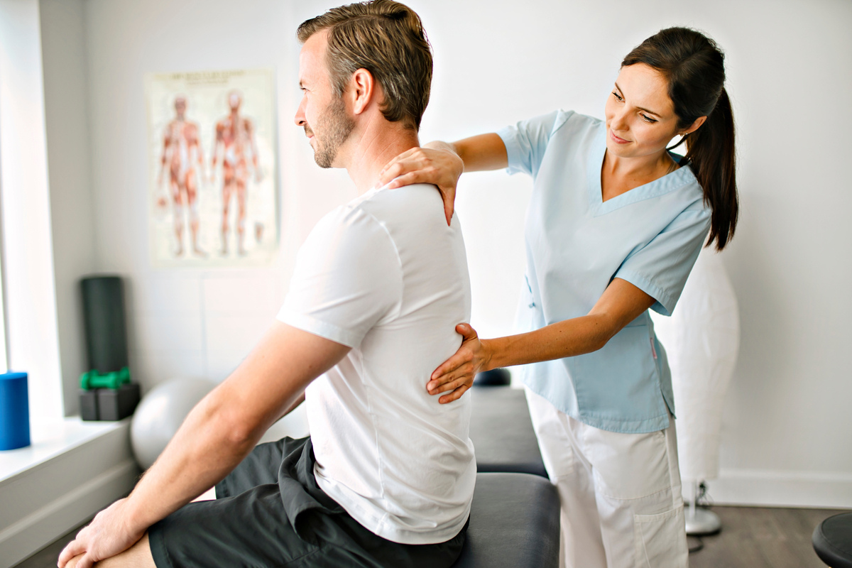 Workers' Comp Chiropractor in Brooklyn session