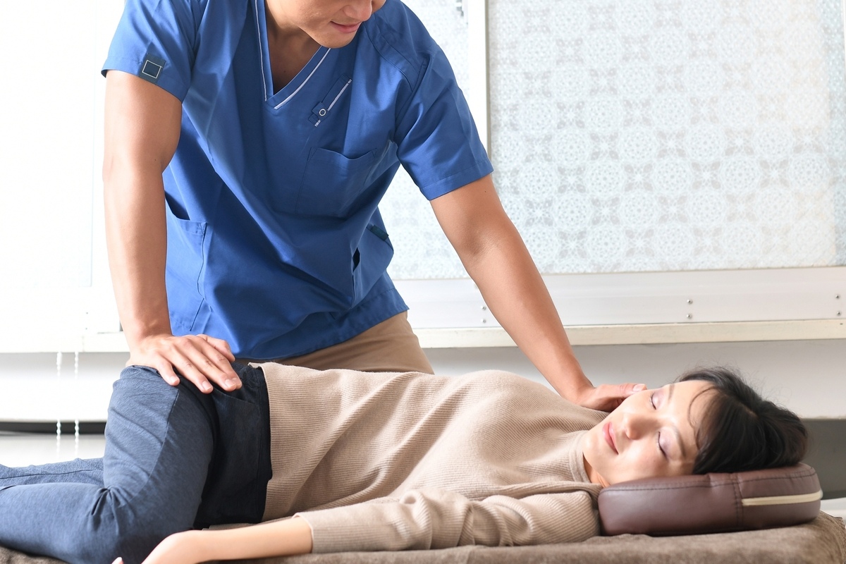 Chiropractor providing workers comp chiropractic care in Manhattan NY at Back In Motion Group Brooklyn